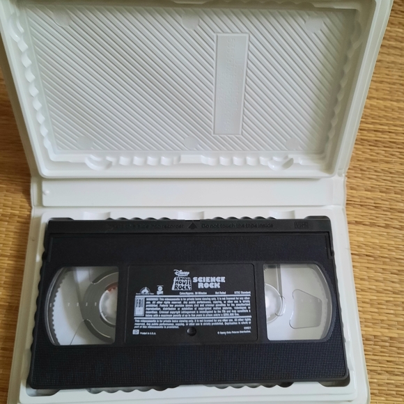 School House Rock- Money, Multiplication, Science, Grammar, VHS Tapes- (4) - Picture 7 of 8